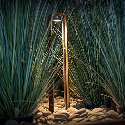 <p>Het aanbod staande buitenlampen van In-lite is heel divers. Deze lampen komen optimaal&nbsp;tot hun recht wanneer ze hun licht kunnen schijnen over een kronkelend&nbsp;tuinpad of strakke oprit. Er is keuze uit armaturen die met een&nbsp;strak lichtbeeld het oppervlakte uitlichten of lampen die met een&nbsp;egaal lichtbeeld&nbsp;meer sfeer cre&euml;ren&nbsp;in uw tuin of oprit.&nbsp;Daarnaast kan je de lichtrichting van verschillende armaturen aanpassen met een kantelbare lichtbron, zodat het optimale resultaat bereikt wordt.</p>
