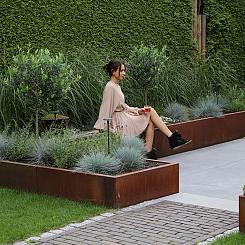 <p>Met Module+ cre&euml;ert u moeiteloos bloembakken en tuinverhogingen in elke gewenste vorm. Dankzij acht verschillende standaardprofielen, verkrijgbaar in lengtes van 60 cm en 90 cm, geniet u van ultieme flexibiliteit.</p>
